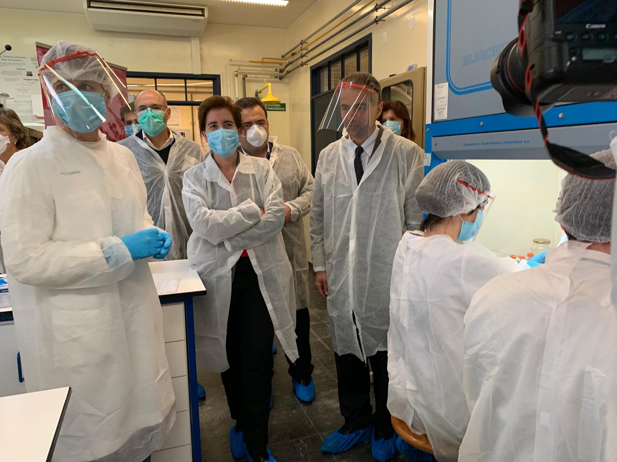 ciencia_pt's tweet photo. MCTES visita o Laboratório de Virologia Vegetal (#ICAAM) da @UEvora que está a participar na despistagem da COVID-19, através da realização de testes em utentes e funcionários de lares de terceira idade da região para responder à crise sanitária provocada pela COVID-19. https://t.co/jioe6sePCM