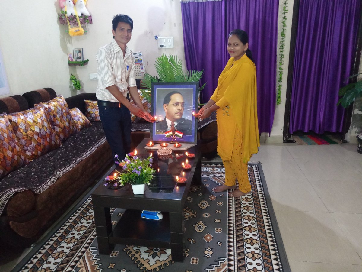 BcDevda's tweet photo. विश्वरत्न बाबा साहाब डॉक्टर भीमराव अंबेडकर साहाब की 129 वी  जयंती घर पर मनाते हुवे ।। https://t.co/SiIb1KMAgT