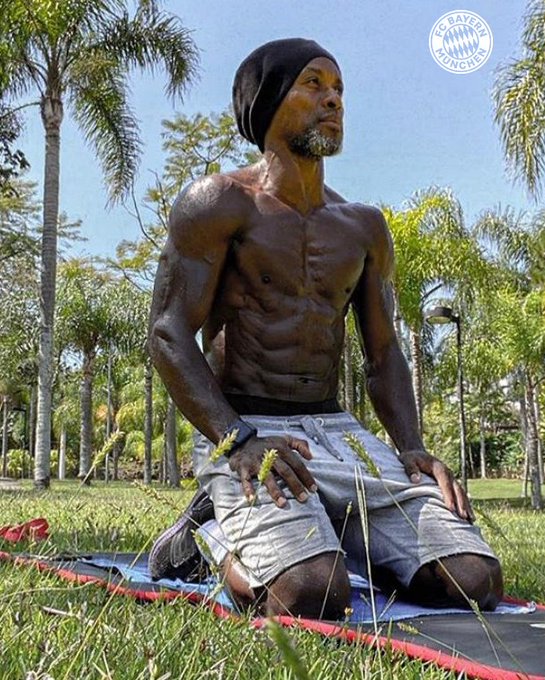  Zé Roberto does not skip a workout even today. 😉 💪 #Legende 