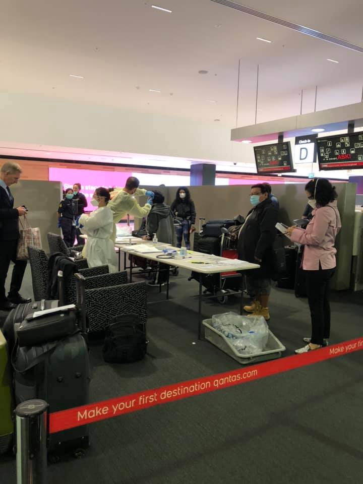 CancilleriaPeru's tweet photo. Gracias a nuestra embajada en Australia y consulado en Sydney se logró el retorno de 86 compatriotas, 23 desde Tailandia, Indonesia, Sri Lanka, Nueva Zelanda y Singapur, con las seguridades sanitarias y cuarentena correspondiente. Bienvenidos #DeVueltaACasa.
#EstamosJuntosEnEsto https://t.co/RLW93gfPn1