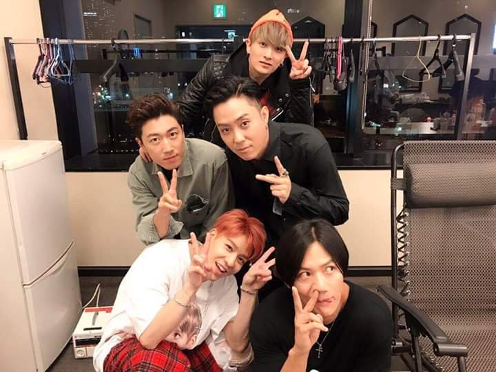 Carlukk1's tweet photo. HAPPY 23RD DEBUT ANNIVERSARY!!!!!!
THANKS FOR ALL SECHSKIES!
💛💛💛💛💛💛🥺💎

#SECHSKIES_23RD_ANNIVERSARY
#젝스키스
#젝스키스_23주년_축하해
#젝키야_23주년_축하해 https://t.co/sXQSVezIYo