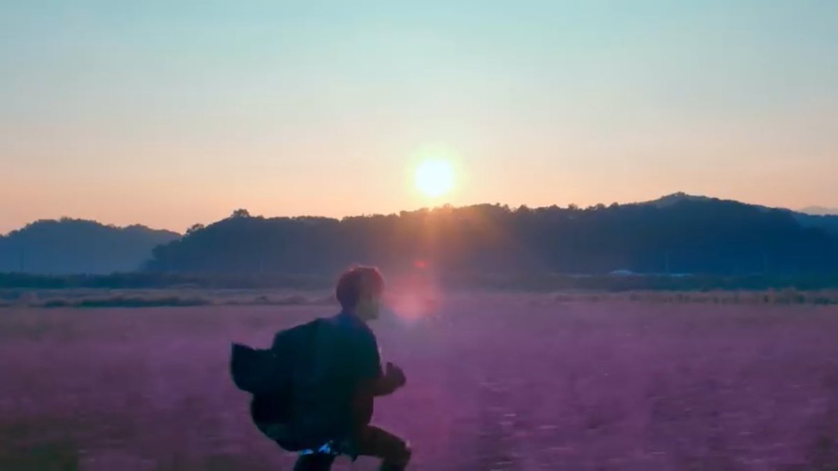 Now, the mv ends with Han running in a purple field and them looking at an upside down city. Remember these two elements, we'll come back to them. TMI : Chan said that Han was running so fast that it was really hard catching up on him!!