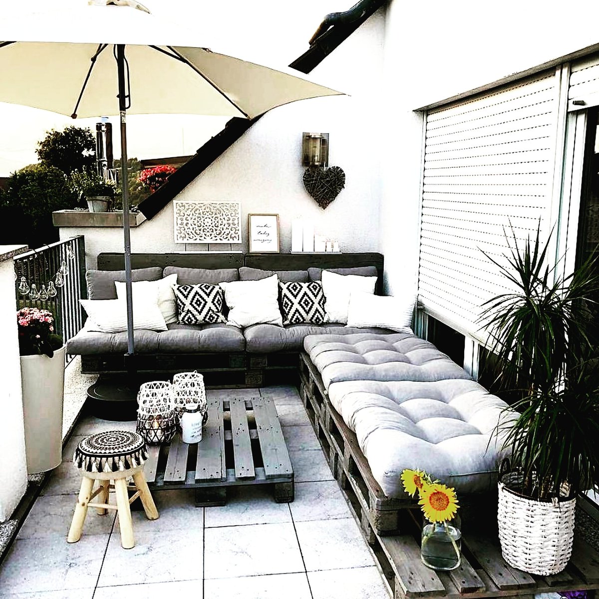 Ahora que pasamos tantos días en casa, nos damos cuenta de la importancia de los espacios en una vivienda. Las prioridades han cambiado, y ahora habrán otros criterios para elegir nuestro nuevo hogar. Entra en nuestra web y descubre las #viviendas que tenemos con balcón y terraza