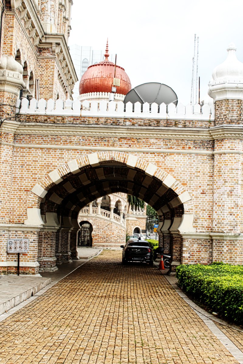 Catching_Sky's tweet image. A place worth watching especially when you are pretty interested in meeting people all around the globe and learn new cultures.... !!! #kualalumpur #Malaysia