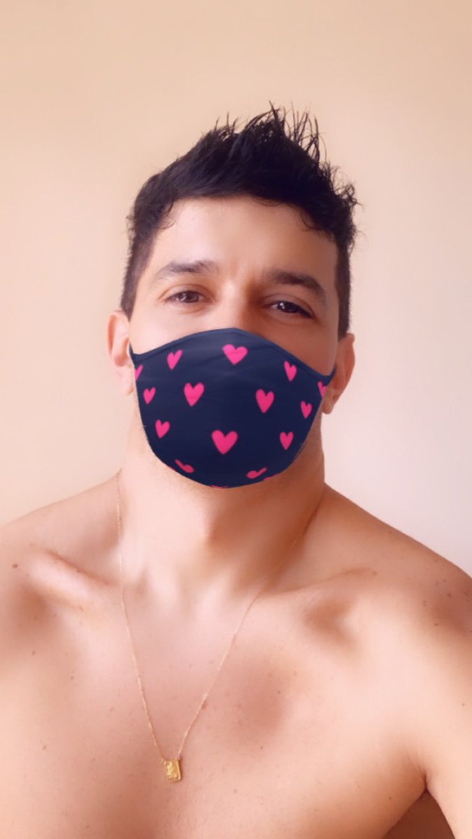 danbh6's tweet photo. Se vista com sua armadura que te deixa mais forte! O meu é o sorriso ! E vamos pra cima de mais um dia de isolamento! #COVIDー19 #FicaEmCasaCaralho https://t.co/b1VxIC4ToJ