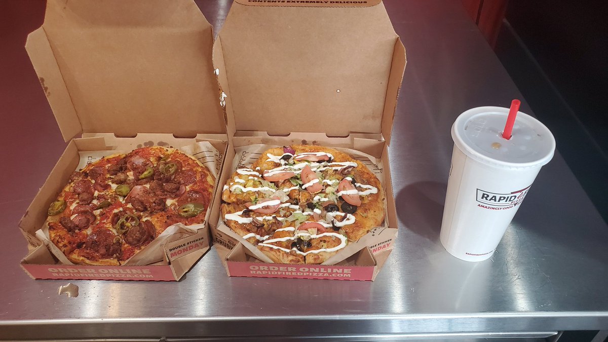 adventureoflink's tweet photo. #TheGreatAmericanTakeout #Shift4Sweepstakes @TheGATakeout got me some @rapidfiredpizza for lunch today https://t.co/saKlO6Q640