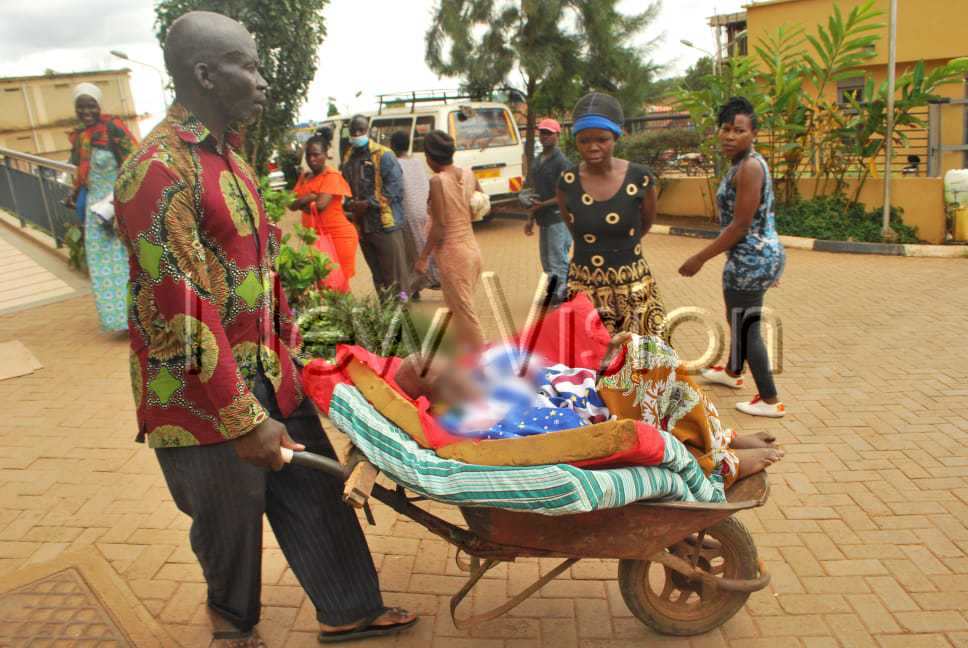 newvisionwire's tweet photo. Stanley Muganga, a resident of Makerere Kavule has ridden his sister on a wheelbarrow to the Kawempe Referral Hospital.

Muganga says ambulances had been asking for a lot of money for hire &amp; also claimed that other ambulances were just driving past him. 

📸: Reginah Nalunga https://t.co/JALDAK089A