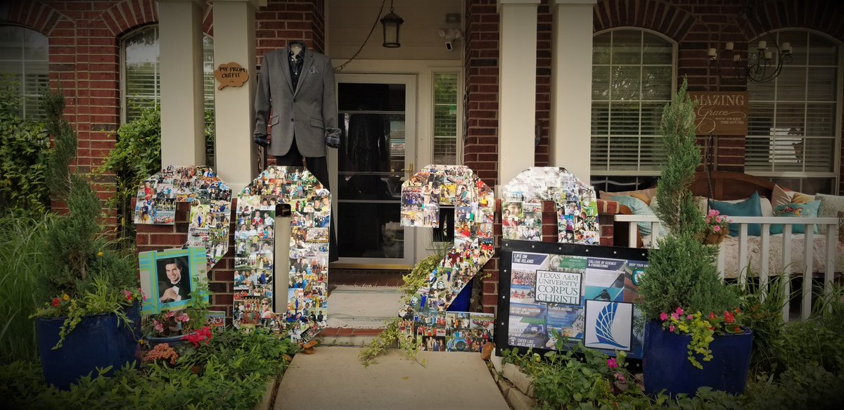 RealizeKim's tweet photo. Cameron Kernan - Reedy Class of 2020 Senior "Den Door"!
#RHSRoar #TakePrideInThePRIDE  #DenDoor #Classof2020 https://t.co/4mPEhQYrQQ