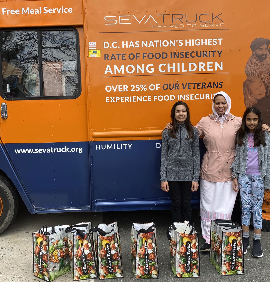 badanidurriya's tweet photo. Happy to bring groceries to @SevaTruck today and be a part of @Sevatec that has service as a core principle. This mirrors the philosophy of His Holiness Dr. Syedna Mufaddal Saifuddin and the work of the Dawoodi Bohra community. @Bohras_USA https://t.co/w3dxwLLh0c