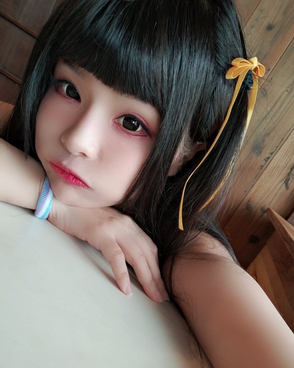 我是你只能捧在手心的小寶貝♥

還不把我帶回家疼👉👌💦

#快來預購兔兔的實體寫真
#兔兔的最大尺性感都在裡面哦
#目前首波預購送乳拓印
#海內外皆可以購買寄送♥
賣場連結：
https://t.co/Kirfva2p1w

#賣場封面照片重點部份有經過塗抹
#實際書拿到是無遮掩的照片哦
#成人尺度未成年請勿購買 https://t.co/nVGcXmSOPR