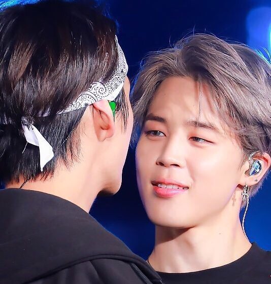 well you can only wish you have a soulmate to look at you like vmin do to each other