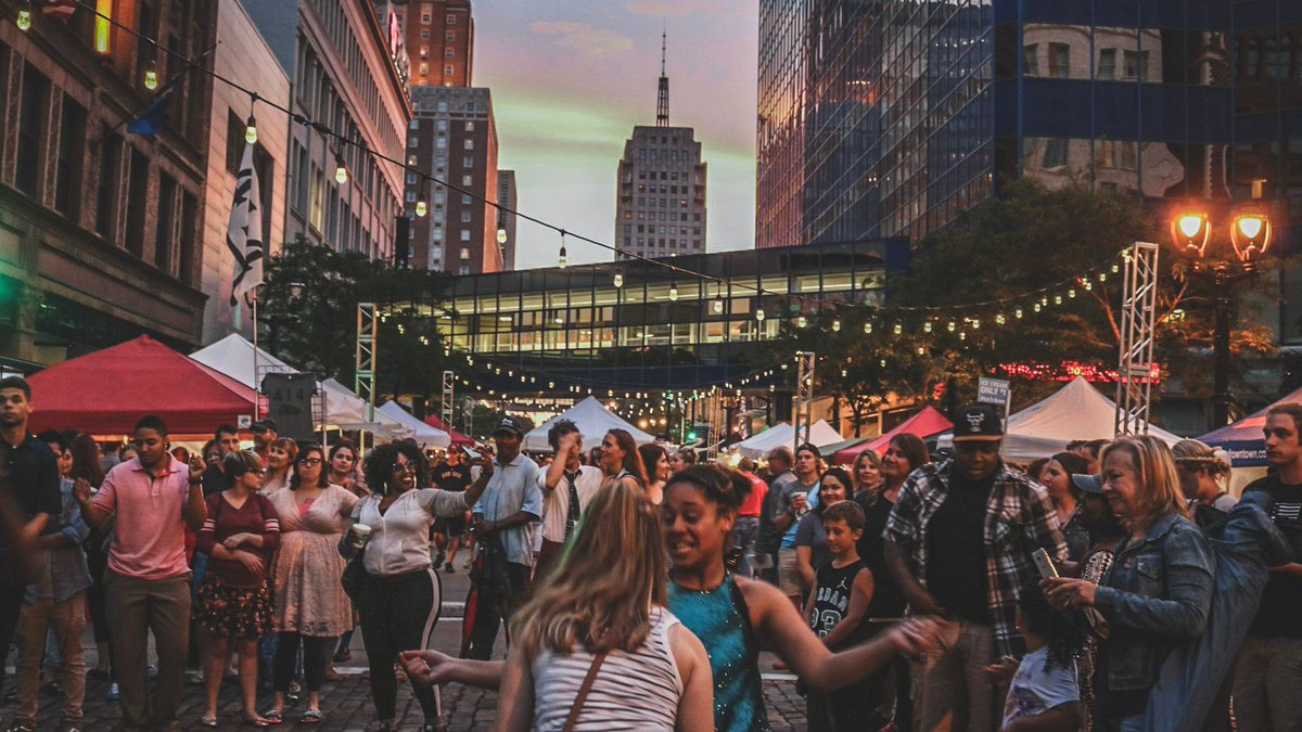 NEWaukee's tweet photo. Happy #414Day! We love you, #MKE. We'll be together again soon. ❤️ https://t.co/UW5K90Mbe0