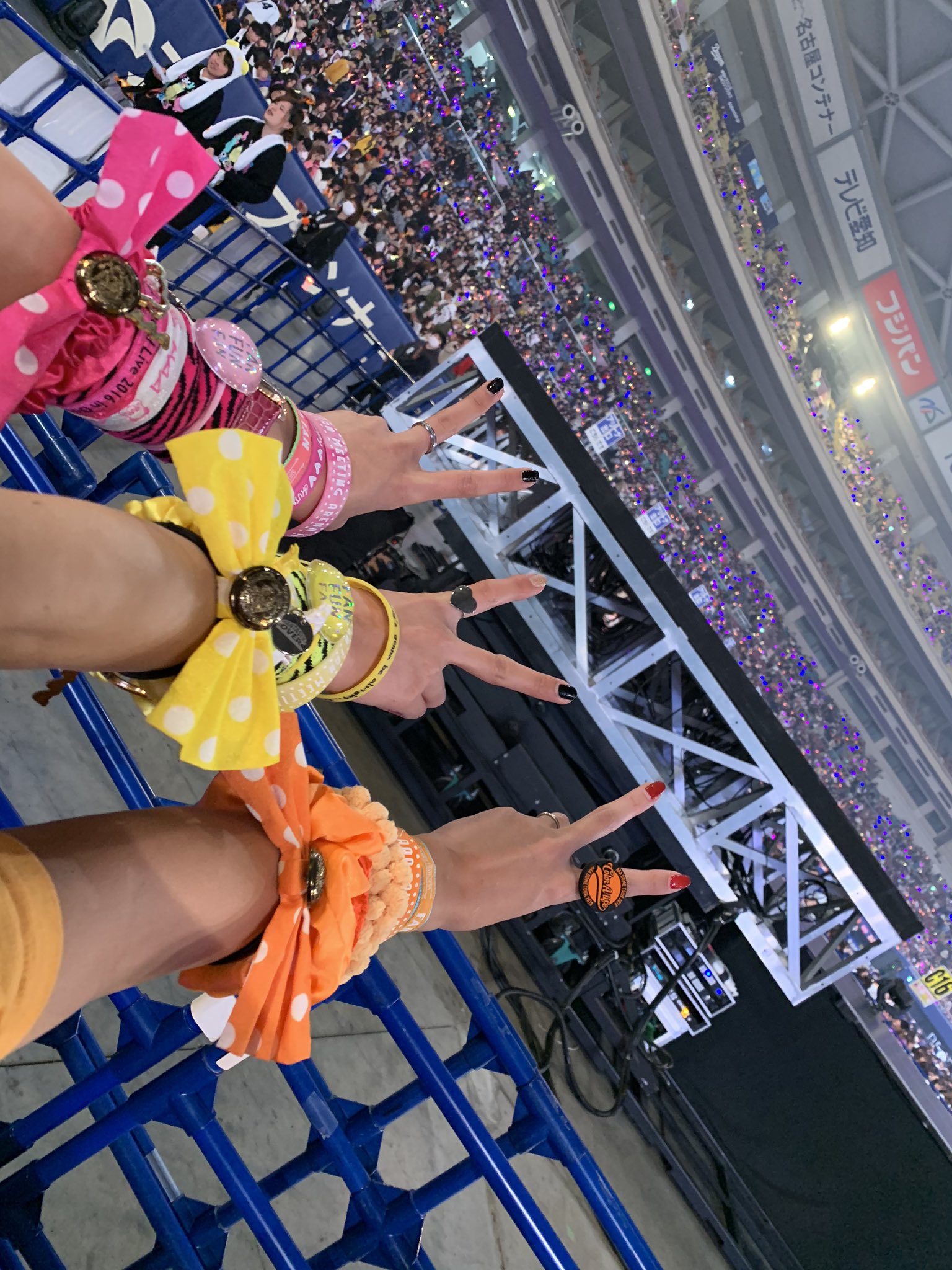 みぃ aのチケット交換探してます アルバム先行同士の交換のみです 譲りのみは考えていません フォロワーさん 仲いい子優先します Rtだけでもいいのでお願いします 譲 12 26 札幌ファイナル 2連 求 11 07 11 12 05 12 12 12 26以外