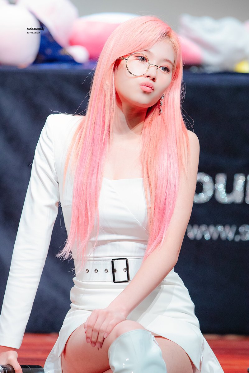 Minatozaki Sana as Oerba Dia Vanille (FF13)