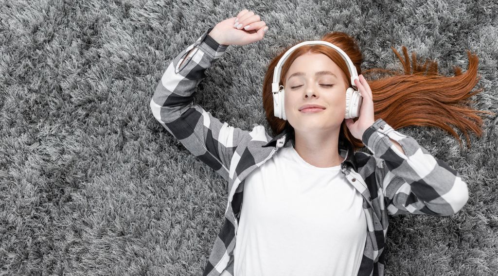 DrKristieLeong's tweet photo. Yale University points out that "calming cues," something non-threatening that has a positive connotation can help. For example, a treasured momento or a stuffed animal can have fear-reducing benefits or listen to a song from happier times. https://t.co/8iHueVWwNr https://t.co/TfnrUgDC5r