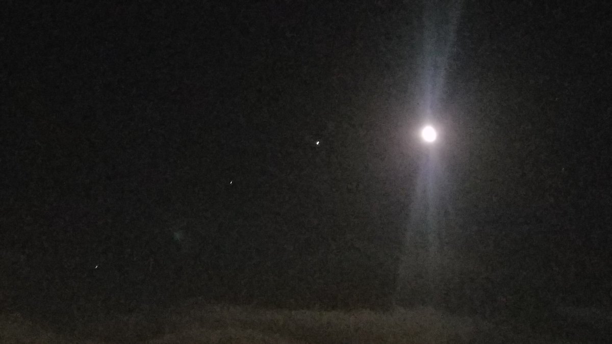 JasonStiff's tweet photo. What a #beautiful sight in the early #Tuesday morning #sky! #Mars, #Saturn, #Jupiter and the #Moon lined up in a beautiful arc from SE to SW. @JasonStiff has your complete 7-day #weather #forecast here on #Earth starting at 5AM on #KEYT 3, #KCOY 12 and #KKFX 11! #astronomy #space https://t.co/sq2ns3AgWb