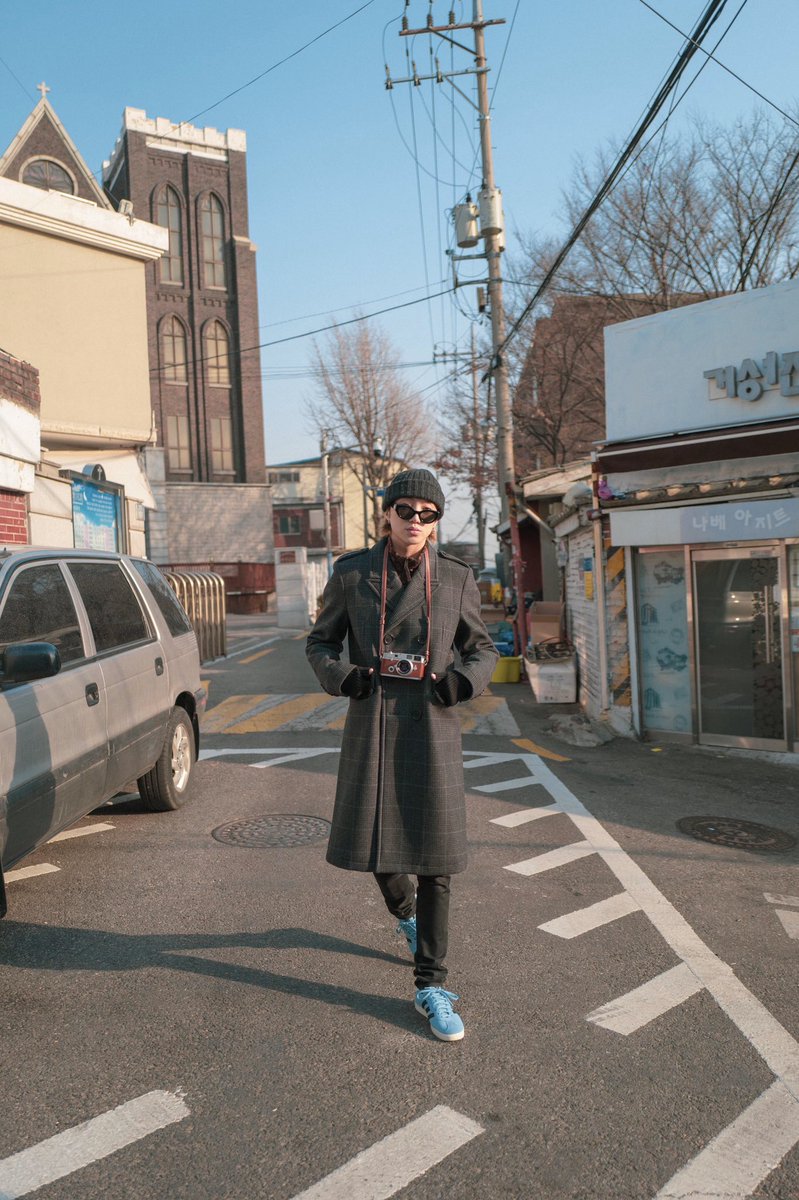 A thread of Seungyoon (full body shots) 1/?I really like his location shots. And our Ddeung is stylish too! #yoon  #winner  #강승윤  #위너