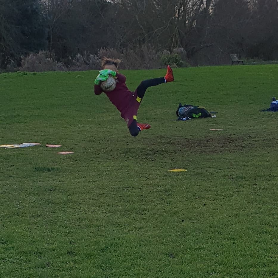 OwenRoss27's tweet photo. Happy international goalkeeper day to all the GK's far and wide! This is my favourite action shot 😁 tag 5 more goalkeepers to post their best #savechallenge picture. @goalies119 @Mikecowley25 @Dillon_Phillips @frankiehackett1 @amandac00575811 https://t.co/M1OPOJKk5l