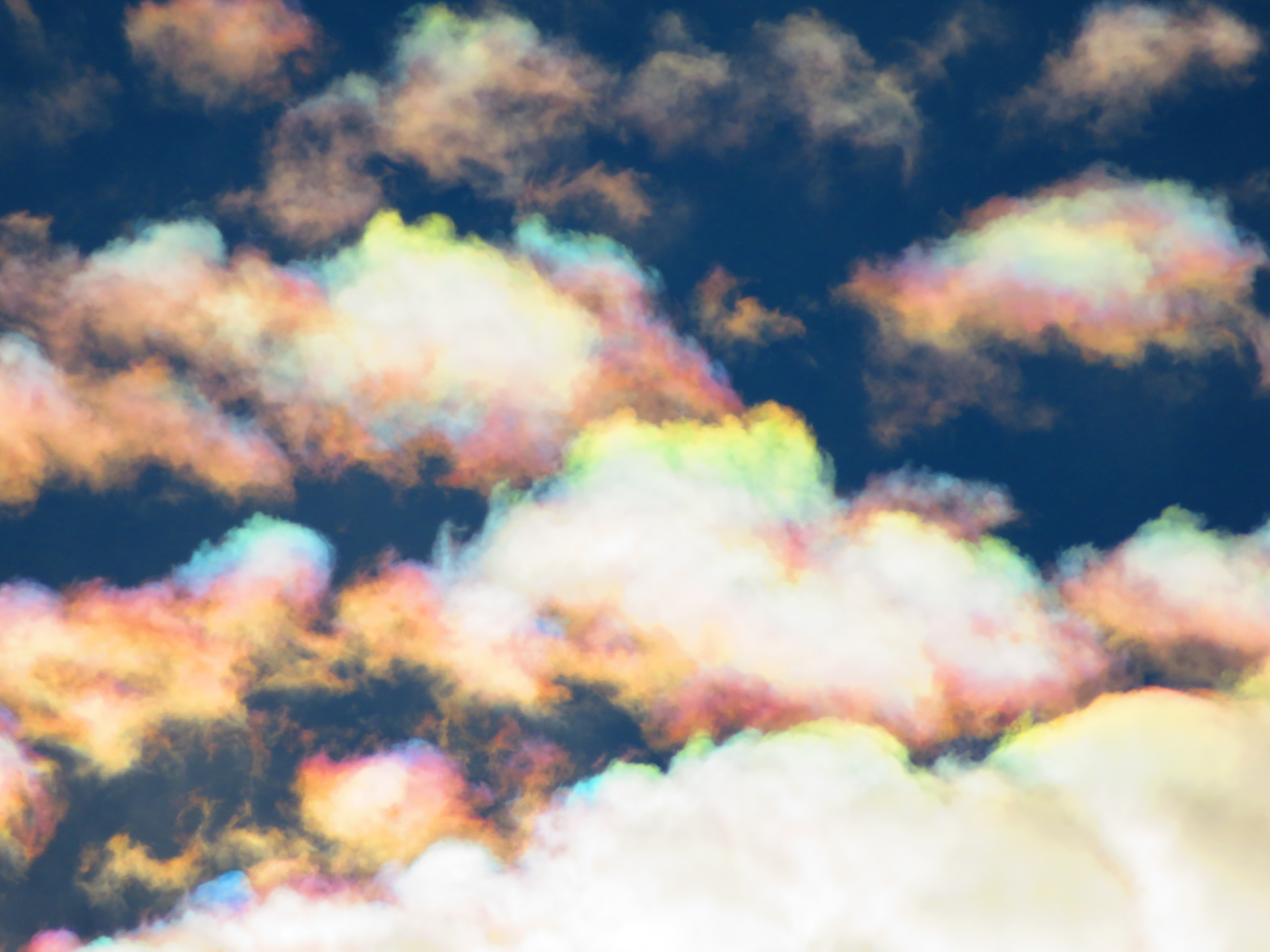 荒木健太郎 雲友のみなさまへ Web会議などで使える雲壁紙 100枚をご用意しました 後光がさして神々しい感じになったり 雲の上の人感が溢れる雰囲気になるものなど 色々あります ぜひお気に入りの雲 や空を見つけてご活用ください みなさまが充実した雲