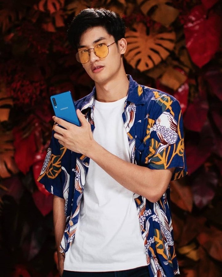 a thread of tay tawan wearing printed shirt  #Tawan_V  @Tawan_V