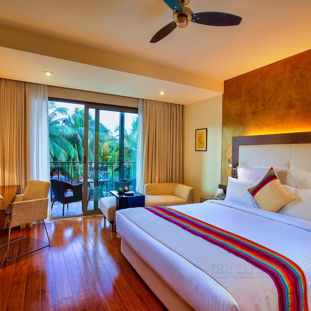 Fotobubbles's tweet photo. Deciding on where to stay in Goa is usually dependent on how far from the beach the hotel is. But if your hotel room is very spacious in addition to being near to the beach, its an added advantage. @novotelgoaresortandspa  is one such hotel.😍
#photography https://t.co/a5HwdyvzI8