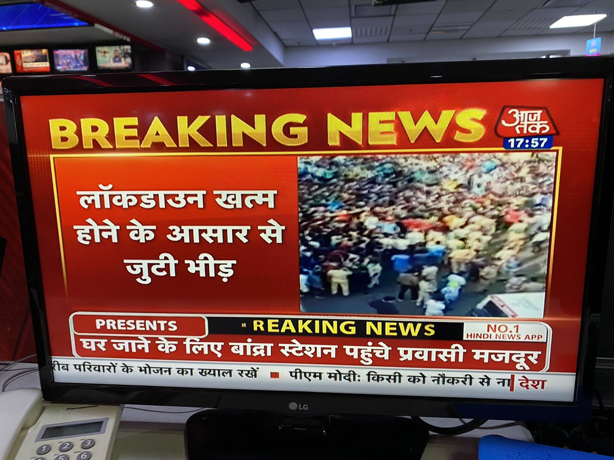 RlpItsell's tweet photo. लॉकडाउन ख़त्म होने की उम्मीद में बांद्रा स्टेशन पहुँचे मज़दूर- 

सबसे ज़्यादा प्रभावित राज्य महाराष्ट्र और वहाँ की ये तस्वीरें चिंताजनक- 

ग़रीबी सबसे बड़ा अभिशाप है, तस्वीरें यही कहती हैं..😞😞 https://t.co/2tv7WUnn07 https://t.co/OsyUZSmhaa