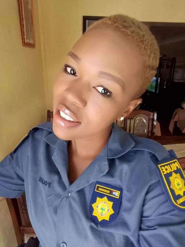 MzansiButepu's tweet photo. #MzansiHotties SAPS 👮🏾‍♀️🇿🇦🔥🌶🔥 https://t.co/InckLJXwqO