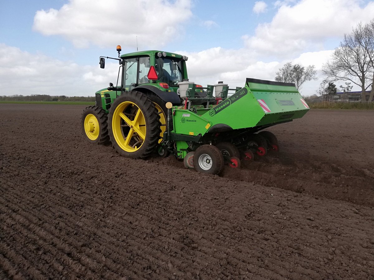 Op 2e paasdag gingen Altus aardappelen de grond in voor @Avebe_group