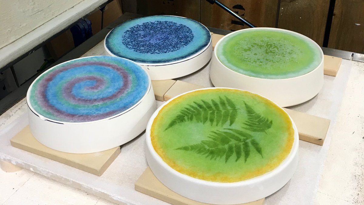 Little round bowls and platters in the making... expanding my collection of Paradise Pools. 
#WIP #studiotime #glassbowls #inspiredbynature #bowl #madeintunbridgewells #handmade #TunbridgeWells #Kent #madeinengland #buyonline 
claudiawiegand.co.uk