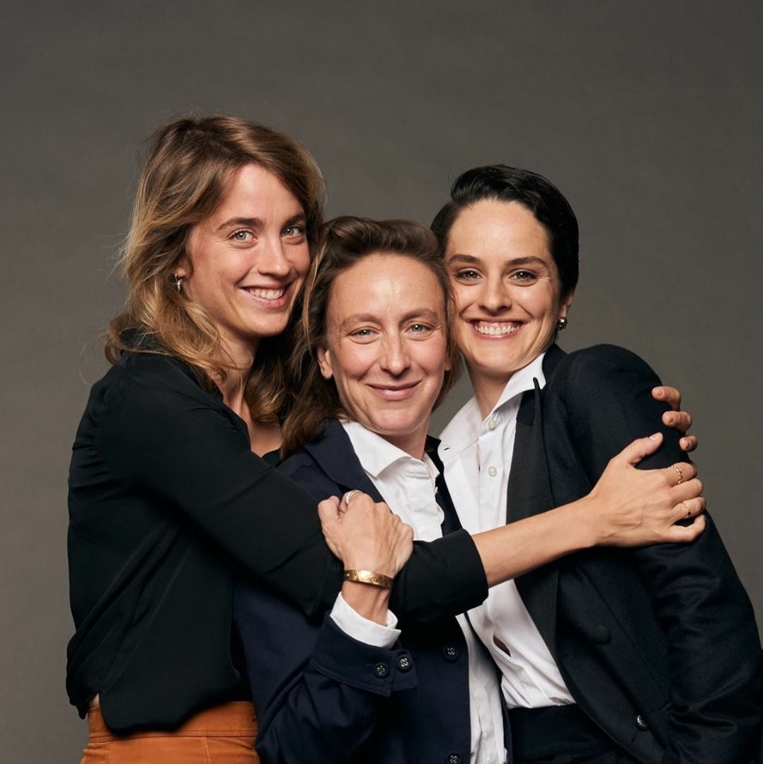 adeleservant's tweet photo. Perfect Trio
#AdeleHaenel 
#NoemieMerlant
#CelineSciamma 
#portraitofaladyonfire https://t.co/JK0PGUseRK