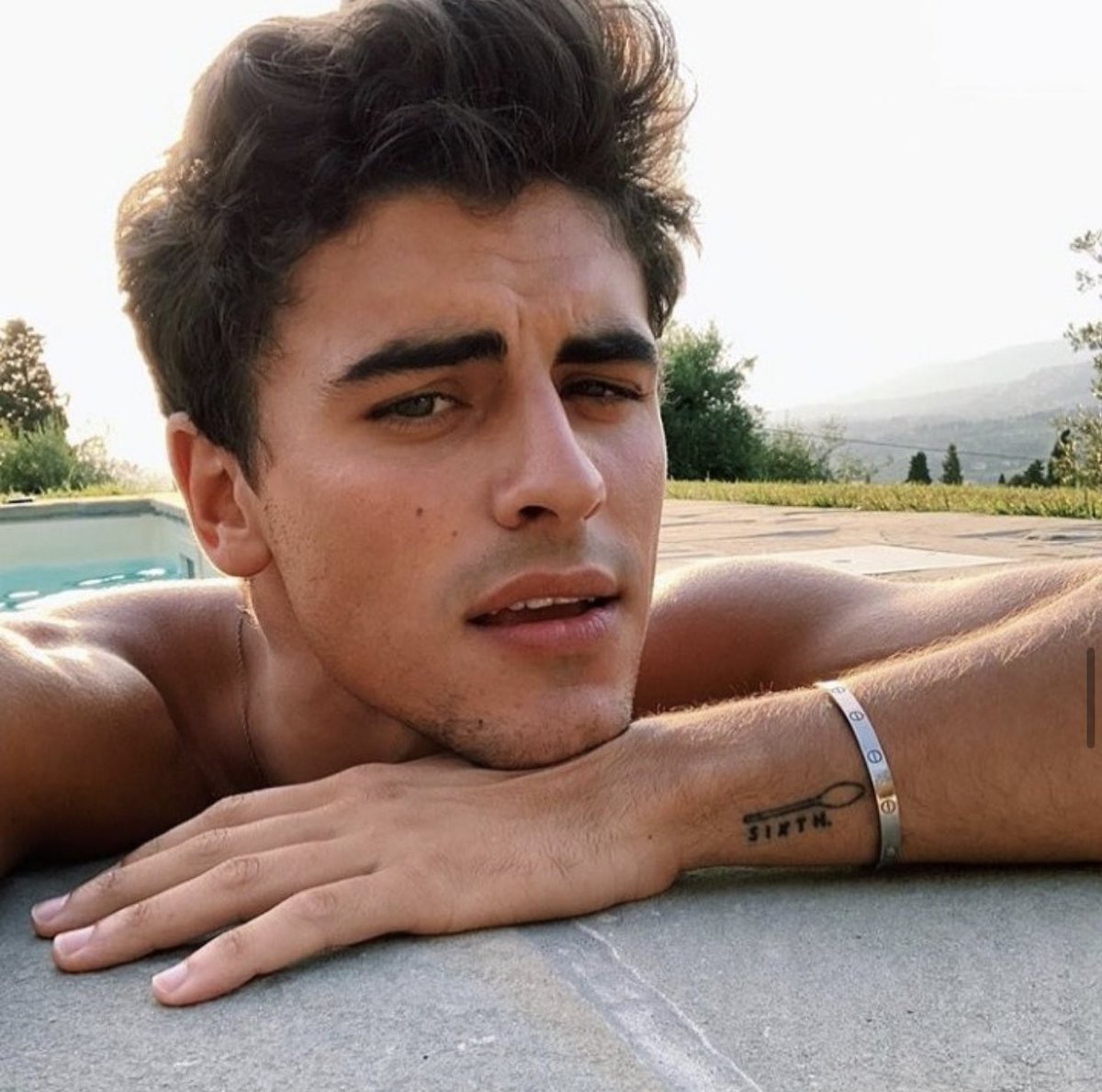 valdodirgantara's tweet photo. its osvaldo and i do #openfollow for western rps. just hit the retweet button then i'll follow you. https://t.co/xDzHwdBWHq