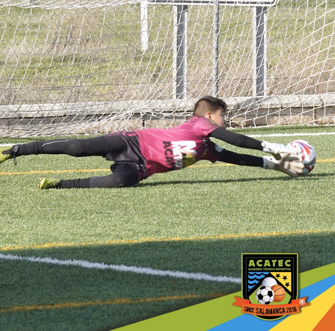 AcatecSalamanca's tweet image. ¡Felicidades a todos lo porteros porque hoy es vuestro día!
¿Qué sería de nosotros sin los guardianes que se quedan bajo los palos? 🧤🙌⚽
¡Todo el mundo sabe que tenéis algo que os hace especiales y únicos! 💪😘
.
#DiaInternacionalDelPortero 
#Acatec #MétodoAcatec #ÚneteAlÉxito