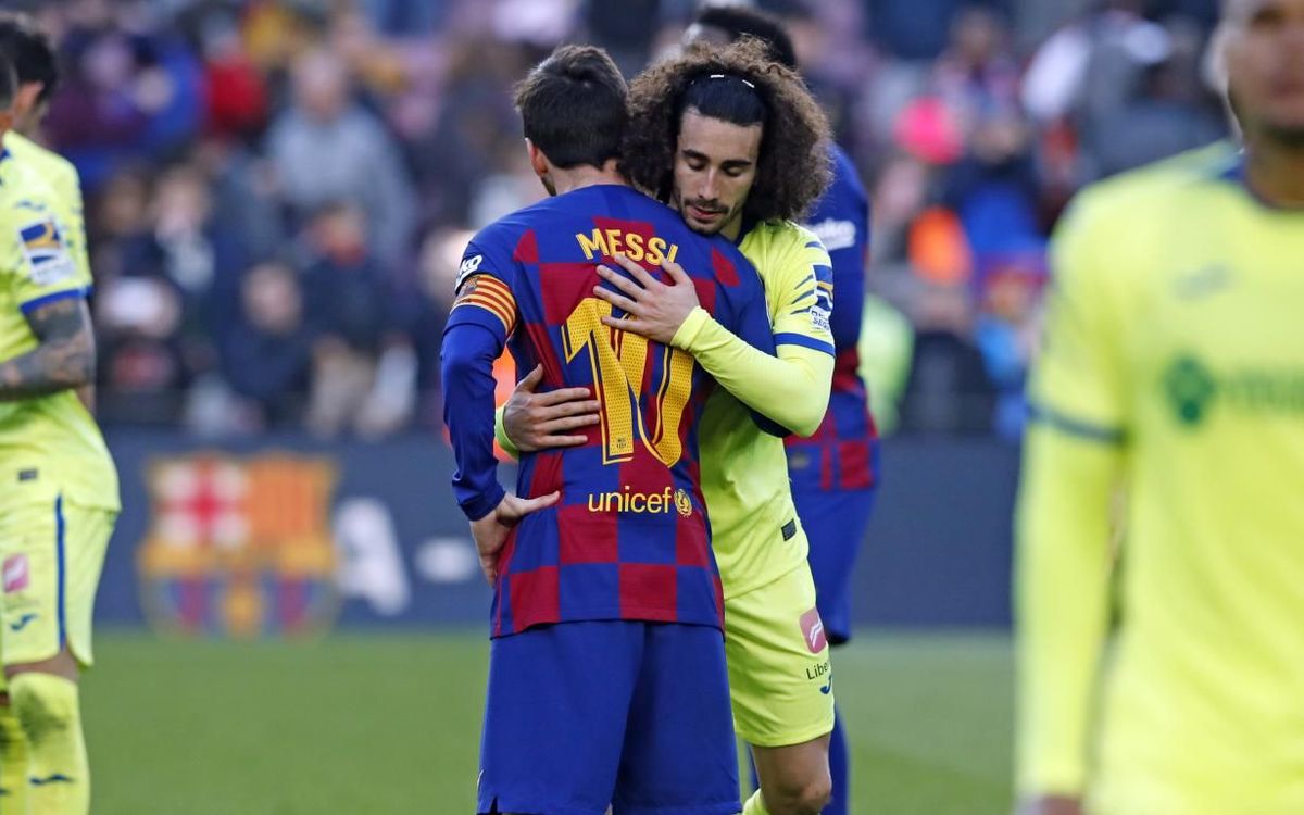 Barcelona-Getafe 2-1. Δύσκολη νίκη για την Barca απέναντι στην έκπληξη του πρωταθλήματος για 2η σερί σεζόν. Ο Cucurella αγκαλιάζει τον Messi μετά το τέλος του αγώνα. Ο μικρός με τις εμφανίσεις του αποδεικνύει πως η Masia έχει συνέχεια.