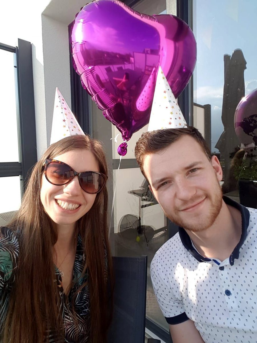 dnatweets's tweet photo. #VMVDC Ce dimanche, Aurélie, manipulatrice en radiologie au centre hospitalier de Haguenau, devait fêter Pâques et ses 26 ans en famille. Elle l'a fait, mais un peu différemment. https://t.co/9PhhvMYqT4 https://t.co/4k7O9gA1fR