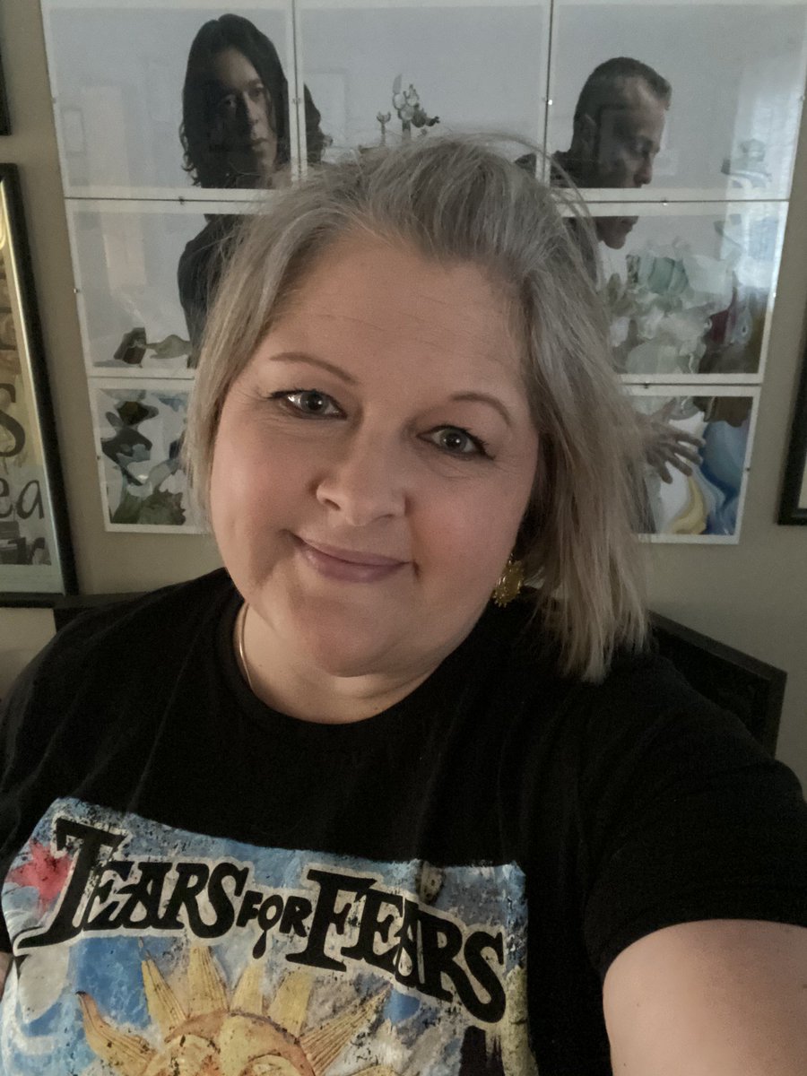 TamaraLHanson's tweet photo. Happy #tearsforfearstuesday!! Wishing my #TFFFamily near and far a day filled with sunshine. @PapaSFans @tearsforfears #madworld #tearsforfears #lovefromMN 🌻🌞😘 https://t.co/NAORFXFlAS