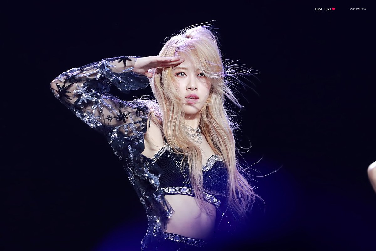 5. rosé in coachella 2  @ygofficialblink