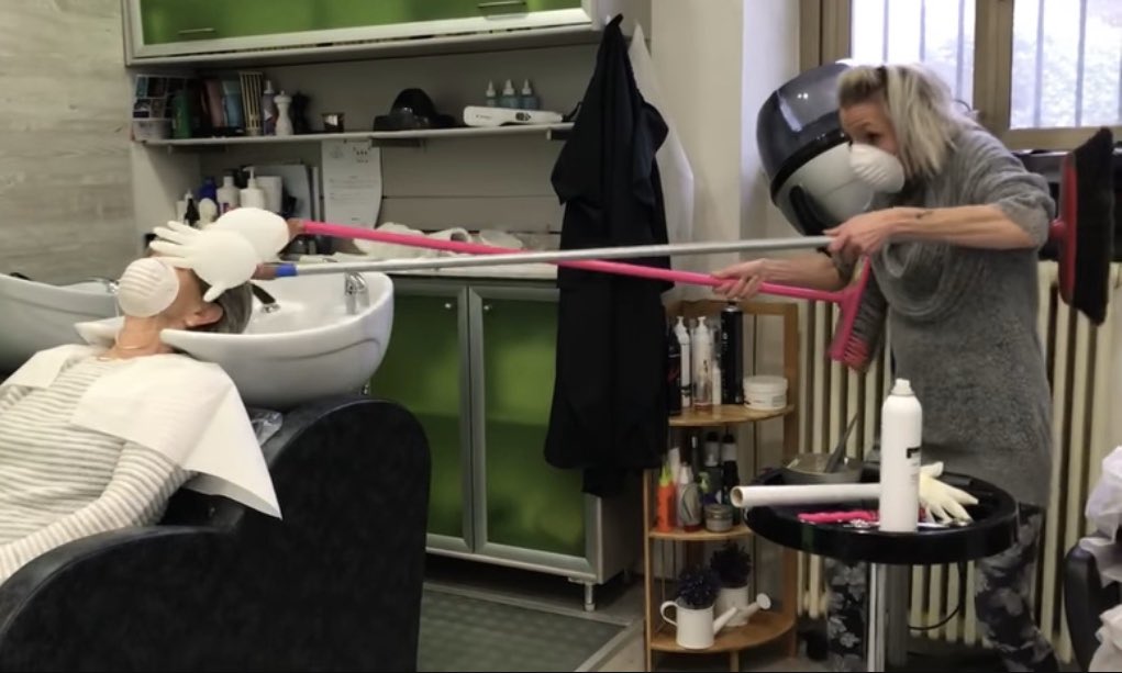 #11mai2020 : « Nous allons exclure les restaurants et les cafés, qui sont des lieux de forte promiscuité » nous dit <a href="/CCastaner/">Christophe Castaner</a> mais en même temps, les coiffeurs pourront rouvrir mais « sous conditions ». 
Et comment ? Au choix ! 
Quel gouvernement d’incompétents 😡