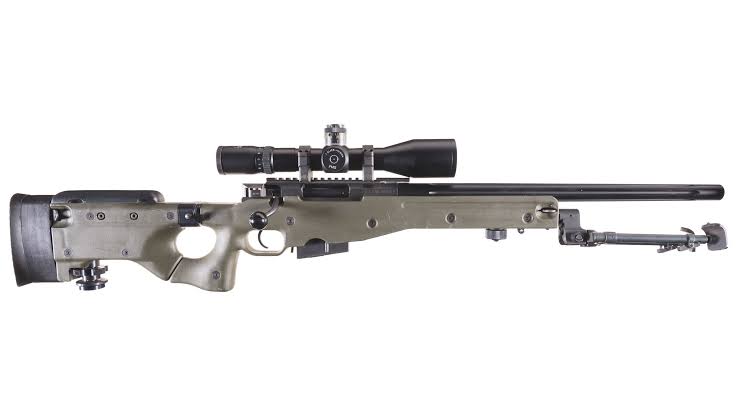 かみゅ Alitaarmy Jpn L96資料画像 全長は1180mmと長く大柄なので このライフルを持たせるときは細く小さく描かないよう注意が必用 ストックの上辺は頬骨に接する高さに肩付けする スコープと目の距離は10cm前後は離しておかないと射撃の反動で目を
