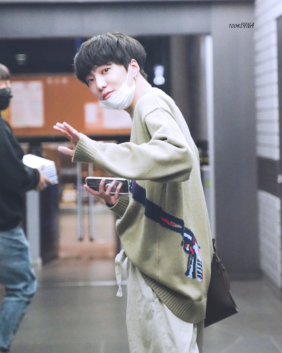 1004syna's tweet image. 200413 아이돌 라디오 출근

승윤선배인지... 멍뭉이인지... 뭐라고 불러야 할지 모르겠어요 ㅠㅠㅠㅠㅠㅠㅠㅠㅠㅠㅠㅠㅠ 이 다가진 사람 ㅠㅠㅠㅠㅠㅠㅠㅠㅠㅠㅠㅠㅠㅠㅠ

@official_yoon_ 
 #강승윤  #seungyoon #winner