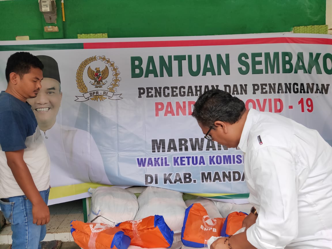 Marwan_Dasopang's tweet photo. #Tapsel
Bantuan 1000 Paket Sembako @BNPB_Indonesia Dimuai dari Kabupaten Mandailing Natal.
@cakimiNOW @EmHasanuddin @FraksiPKB @DPP_PKB @CucunA44 @KangFathanNow
#LawanCoronaVirus #Bekerjasama #GotongRoyong #IndonesiaSehat #Sumut2 #Komisi8 #DaruratCovid19 https://t.co/KJ0tGL1OBP https://t.co/DXGZcG8vZk