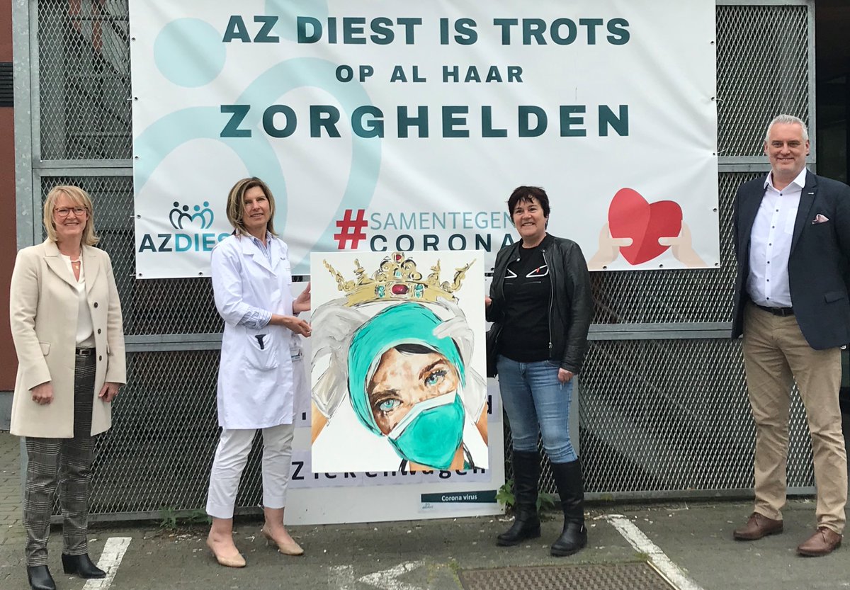 AZ Diest (@azdiest) on Twitter photo Vanmiddag overhandigde burgemeester van <a href="/staddiest/">Stad Diest</a> Christophe De Graef samen met kunstenares Rachel Hottat een schilderij van haar hand aan AZ Diest. Een eerbetoon aan onze zorgverleners namens alle inwoners van stad Diest.
Dankuwel, Diest! ❤️ Vanmiddag overhandigde burgemeester van <a href="/staddiest/">Stad Diest</a> Christophe De Graef samen met kunstenares Rachel Hottat een schilderij van haar hand aan AZ Diest. Een eerbetoon aan onze zorgverleners namens alle inwoners van stad Diest.
Dankuwel, Diest! ❤️