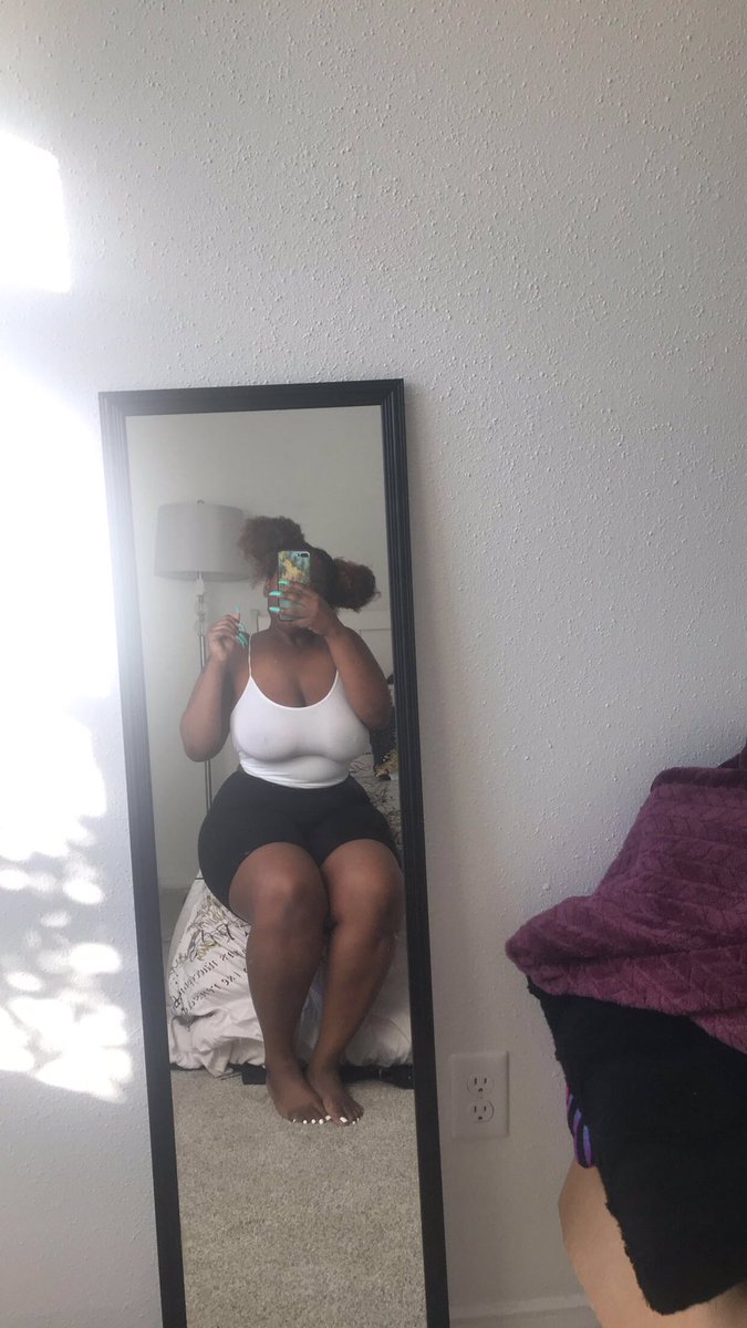 silhouerella's tweet photo. Since Y’all be lying saying y’all like girls with a pudge and a little extra ..... I’m 5’ and 200 pounds https://t.co/xsvRBMGceM