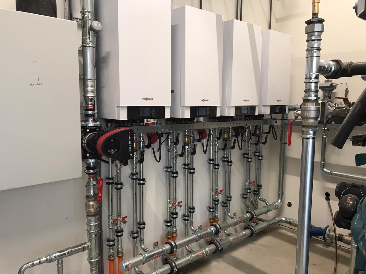 Wat zijn de voordelen van een cascade-set bij kleine utiliteitsbouw en gestapelde woningbouw? Collega Jan-Willem geeft antwoord: ow.ly/skrr50zdE7F #veelgesteldevraag #viessmannNL #warmtepompen