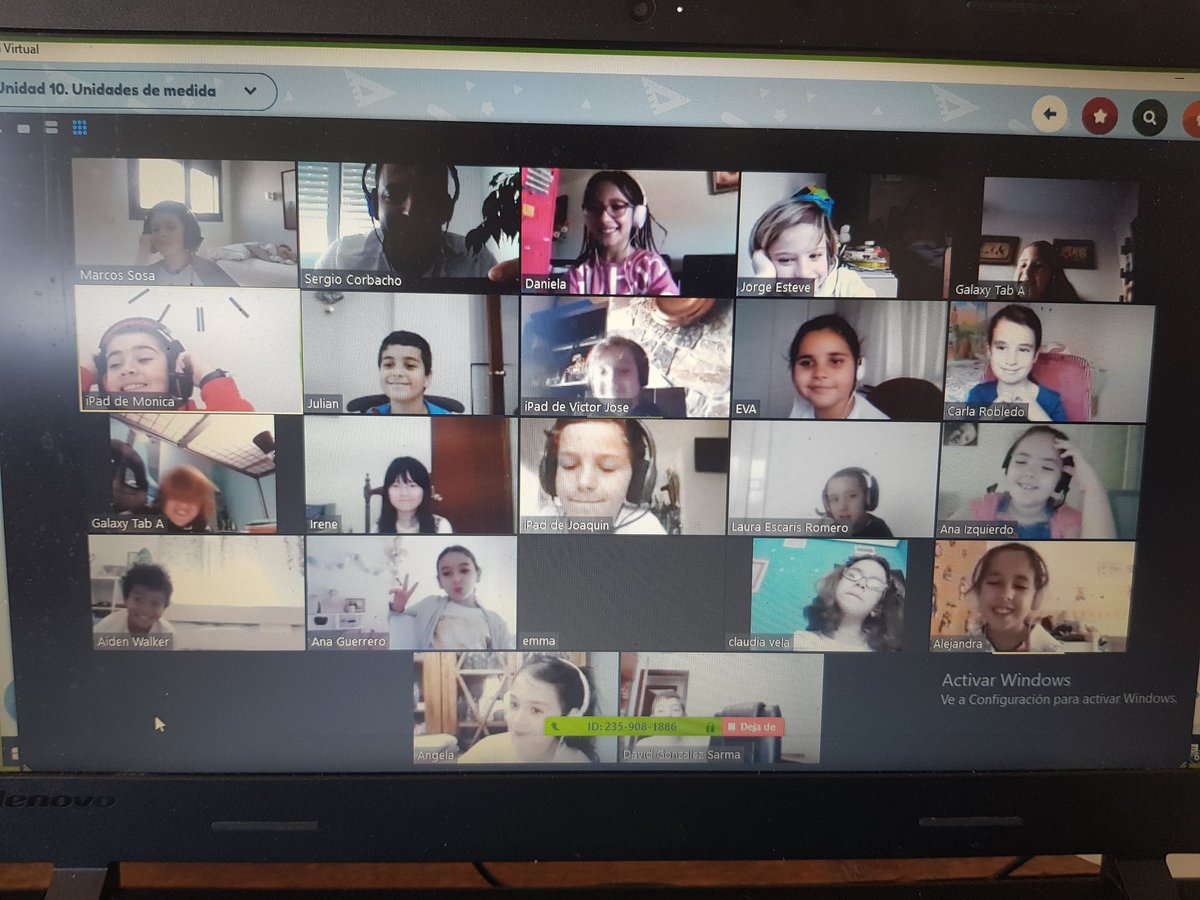 Hoy hemos dado un pasito más en nuestras clases online, nos hemos reunido toda la clase de 3° Primaria del @ColegiolaLuna y hemos comenzado a trabajar viéndonos todos. ¡Me encanta mi clase!