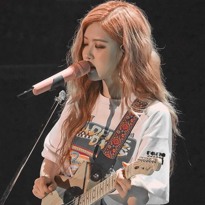 12. guitarist rosé  @ygofficialblink