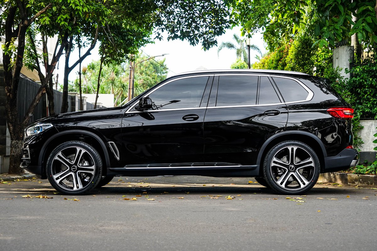 premieredition's tweet photo. The demand for the CS5 wheel design growing worldwide.
Fast becoming a timeless classic
Vehicle: BMW X5 G05
Wheels: CS5
#premieredition #permaisuri #cs10 #cs5 #wheels #bmw #bmwx5 #bmwg05 #indonesia #suv #4x4 #luxurycars #supercars #felgen #velgen #wheels #tuning #pirelli #pzero https://t.co/rVOyjlqR5q