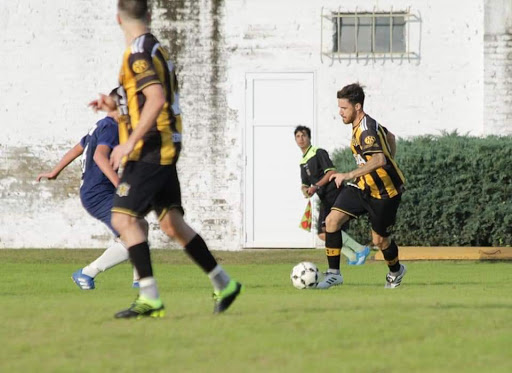 SoloLEFoficial's tweet photo. En un nuevo capítulo de “Profesionales de primera a nuestra Liga” Solo LEF diálogo con Jonathan López, jugador con una extensa carrera por el fútbol argentino y un paso por Peñarol de Uruguay. #AtleticoPilar #JonathanLópez #ligaesperancina #sololef https://t.co/JCjWy966NZ https://t.co/pSC7U8yC4U