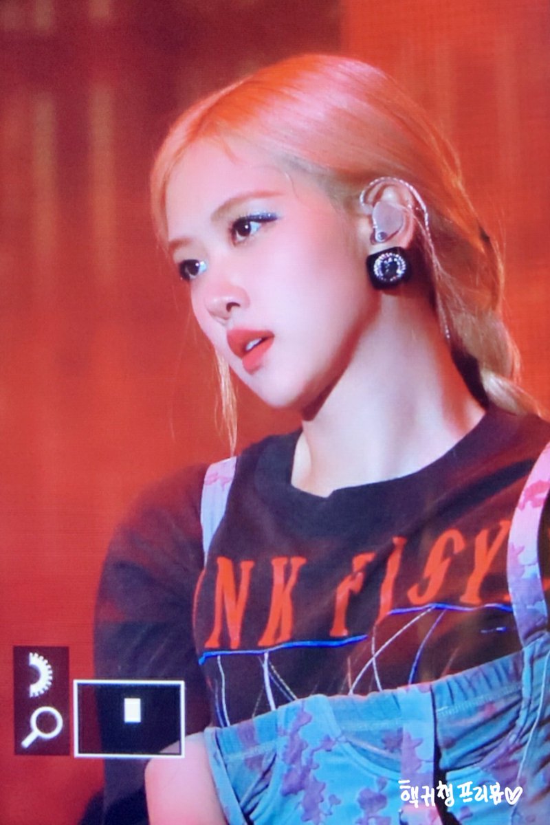 17. lovely rosé  @ygofficialblink