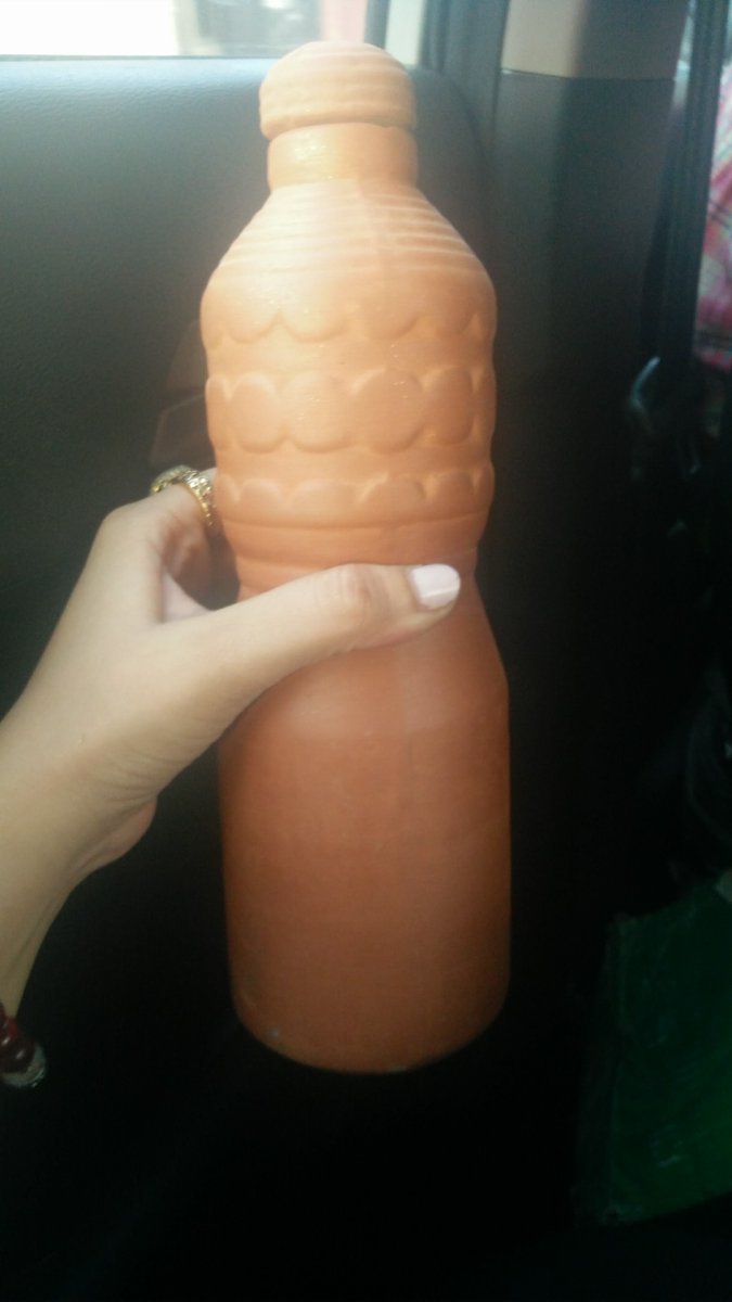  #extendedlockdown DAY 8: NO packaged food, unless absolutely necessary. I found these amazing Mitti bottles on a trip to Jaipur. Of course it broke soon, so I carry a Steel bottle of water with me everywhere, even on flight. Always in my bag: Steel Straw & Steel Spoon
