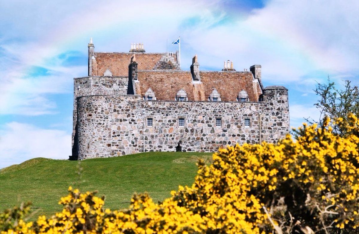 DuartCastle's tweet photo. The greater the storm the brighter the rainbow. We appreciate everyone’s continued support, thank you.  #StayAtHomeSaveLives #Scotland #family #community @BBCScotlandNews @welovehistory @ScottishField https://t.co/CyvVZ19U9B